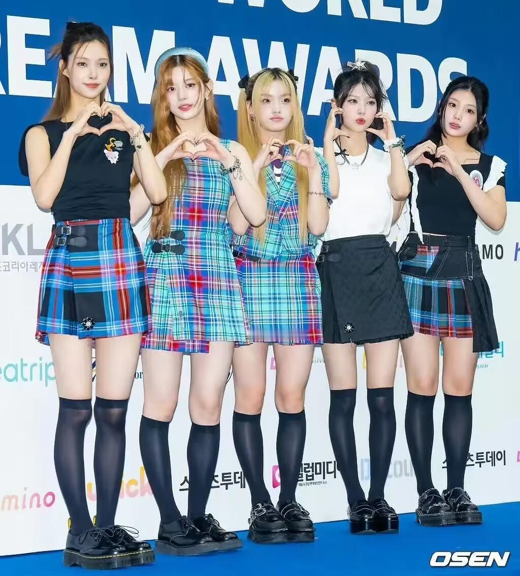 ILLIT 2024 K-World Dream Awards红毯新闻图 ​​​