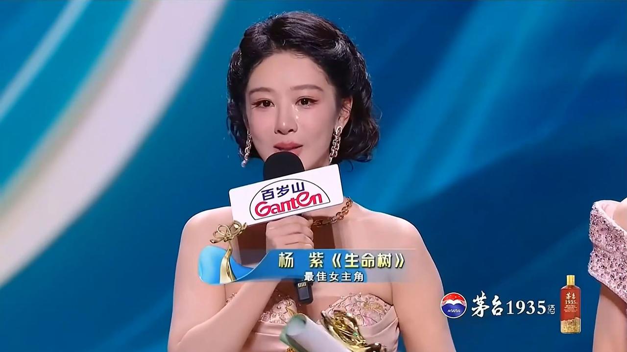 杨紫这一哭，可把珠宝商和礼服商整着急了，明明是想给自己品牌打个广告的，偏偏杨紫一
