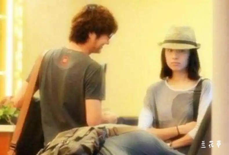 这是董洁吧？与她招呼迎面走向她的男人是谁？
好美的董洁，生气的她也是这么美。