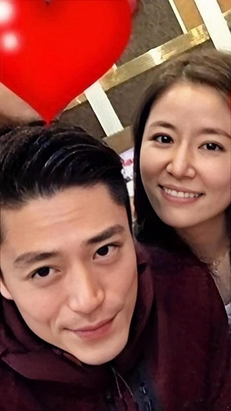 霍建华和林心如算是圈内最恩爱的一对吧！这个年纪，还能搂搂抱抱 ​​​