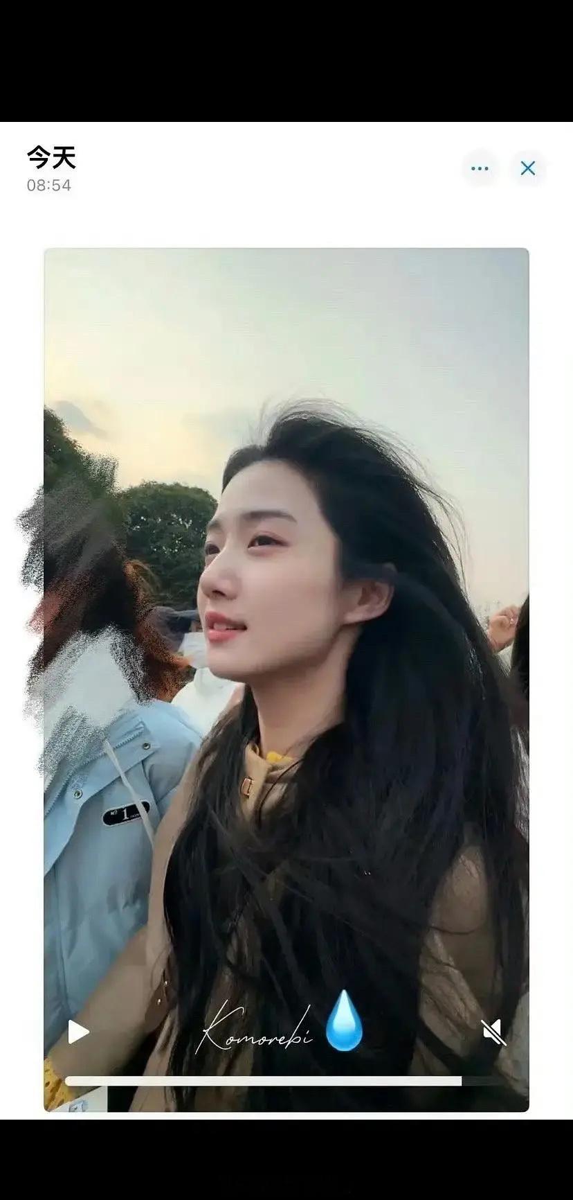 走出横店的卢昱晓🌷。。好美！！！突然就get到了！！[抓狂][抓狂][抓狂] 