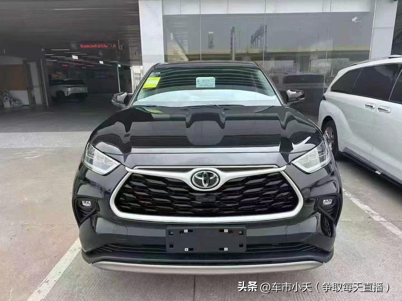 汉兰达最近价格也降得厉害。目前这车现金优惠加上厂家置换补贴，以及一些地方的补贴，