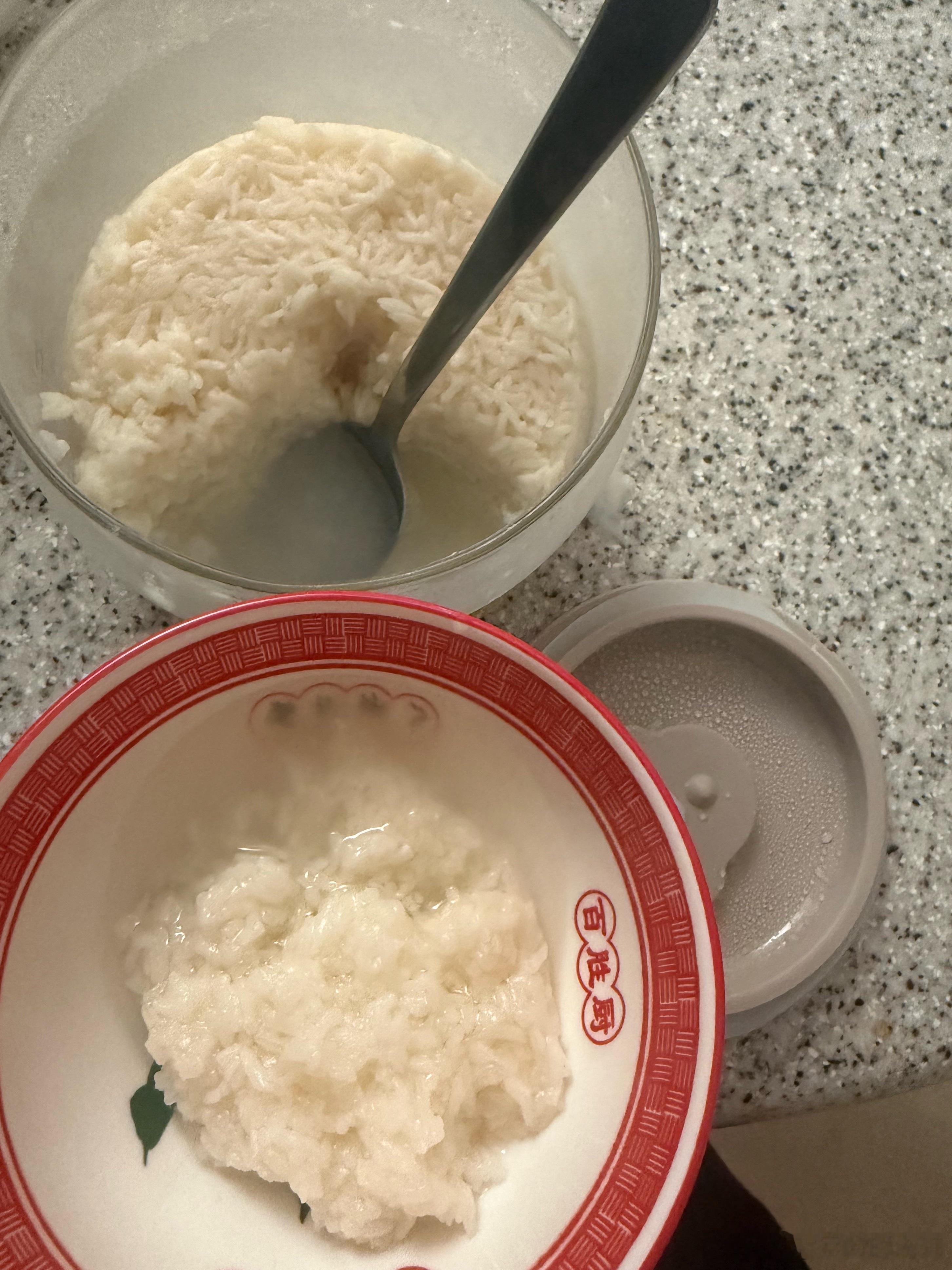 下班回家先来一碗米酒。米酒自由了，想啥时候吃啥时候吃，大口吃不心疼，今日份小确幸