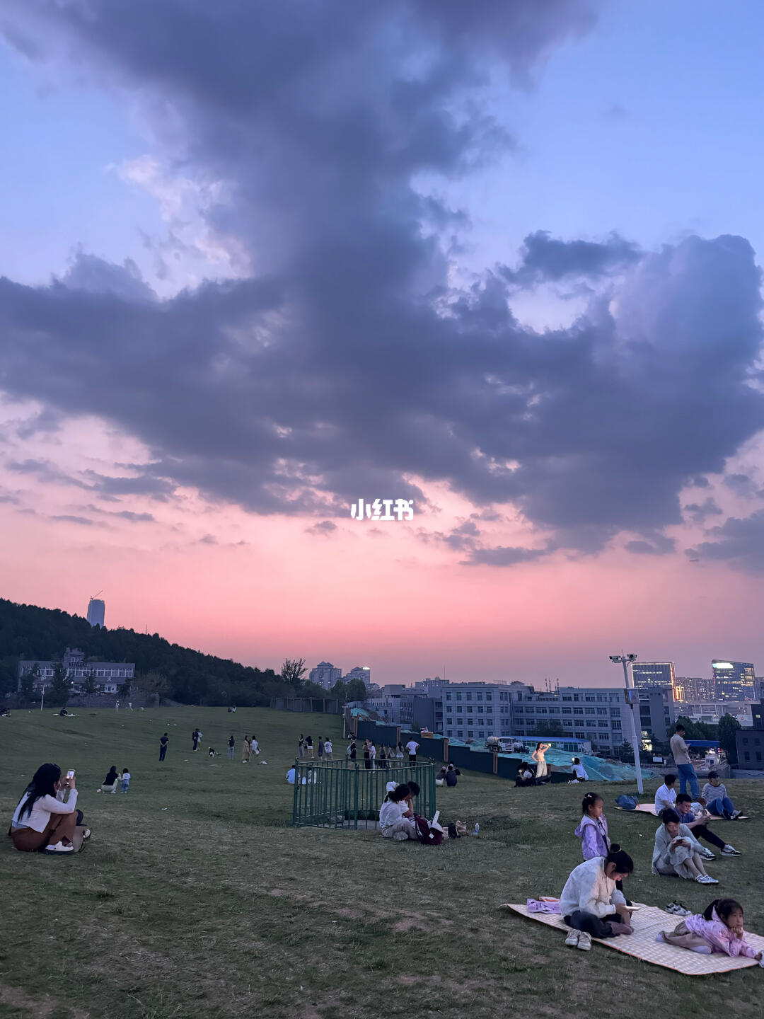 晚霞是粉色的