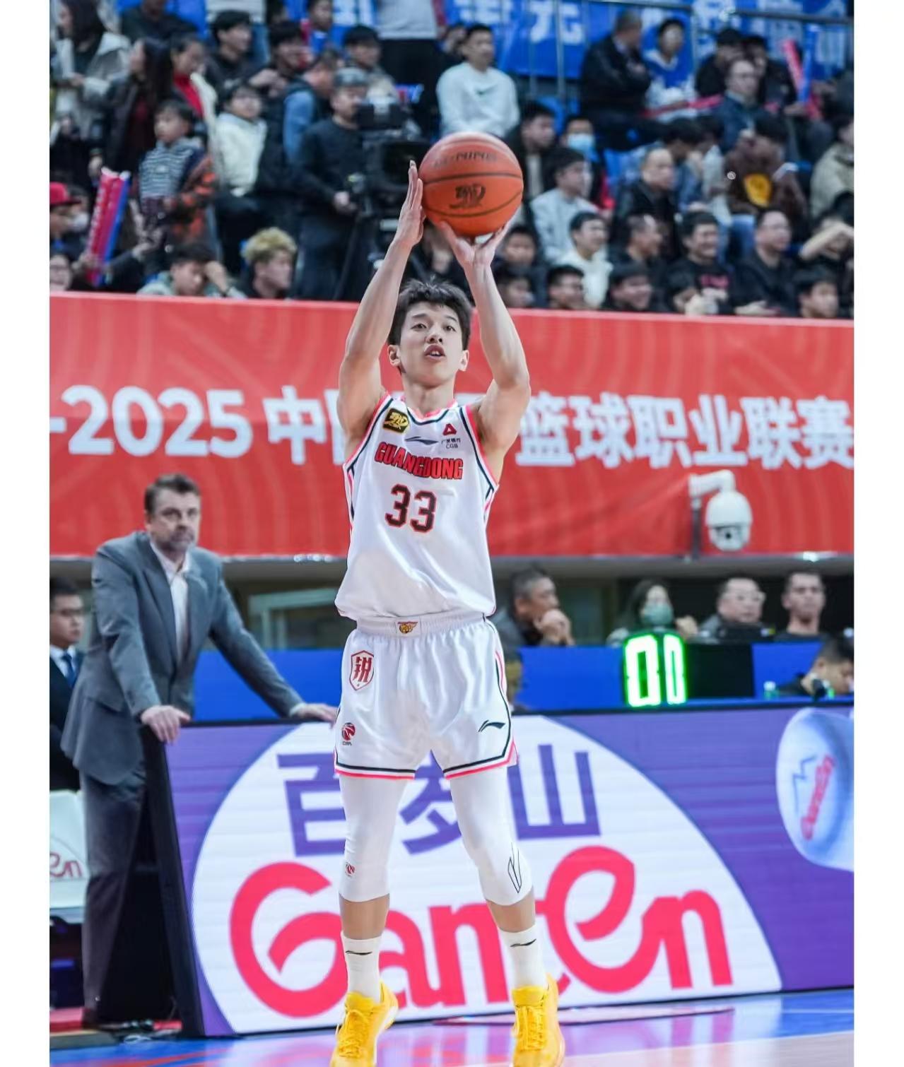 广东一队两小将边缘化只能打U21，杨溢短板太明显，李奕臻被雪藏两个赛季
最近U2