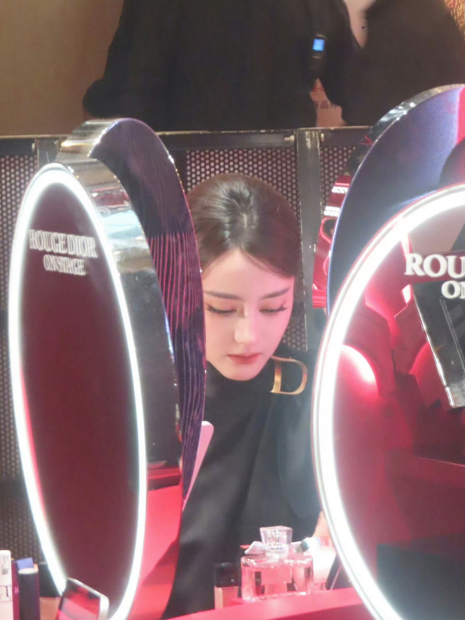 迪丽热巴钰珑 dlrb 迪丽热巴功夫女足 dlrb 迪丽热巴卫蓝“这个世界上没有