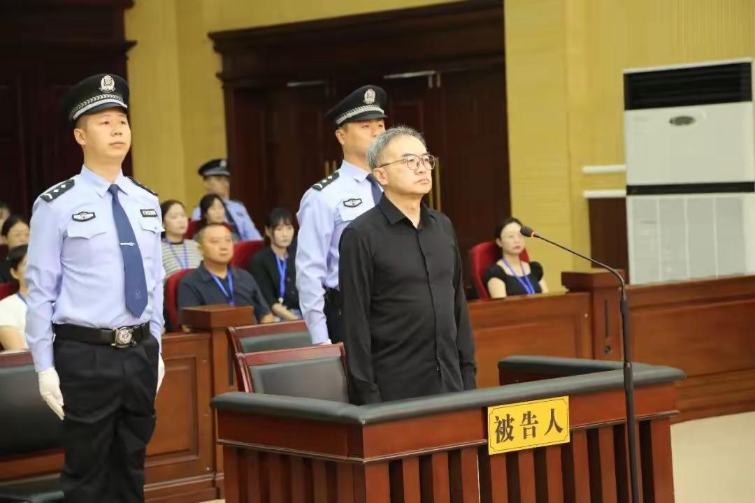 国家反腐之风刮到了江苏

原南京人大主任龙翔一审被判死缓
 
8月11日，湖北省