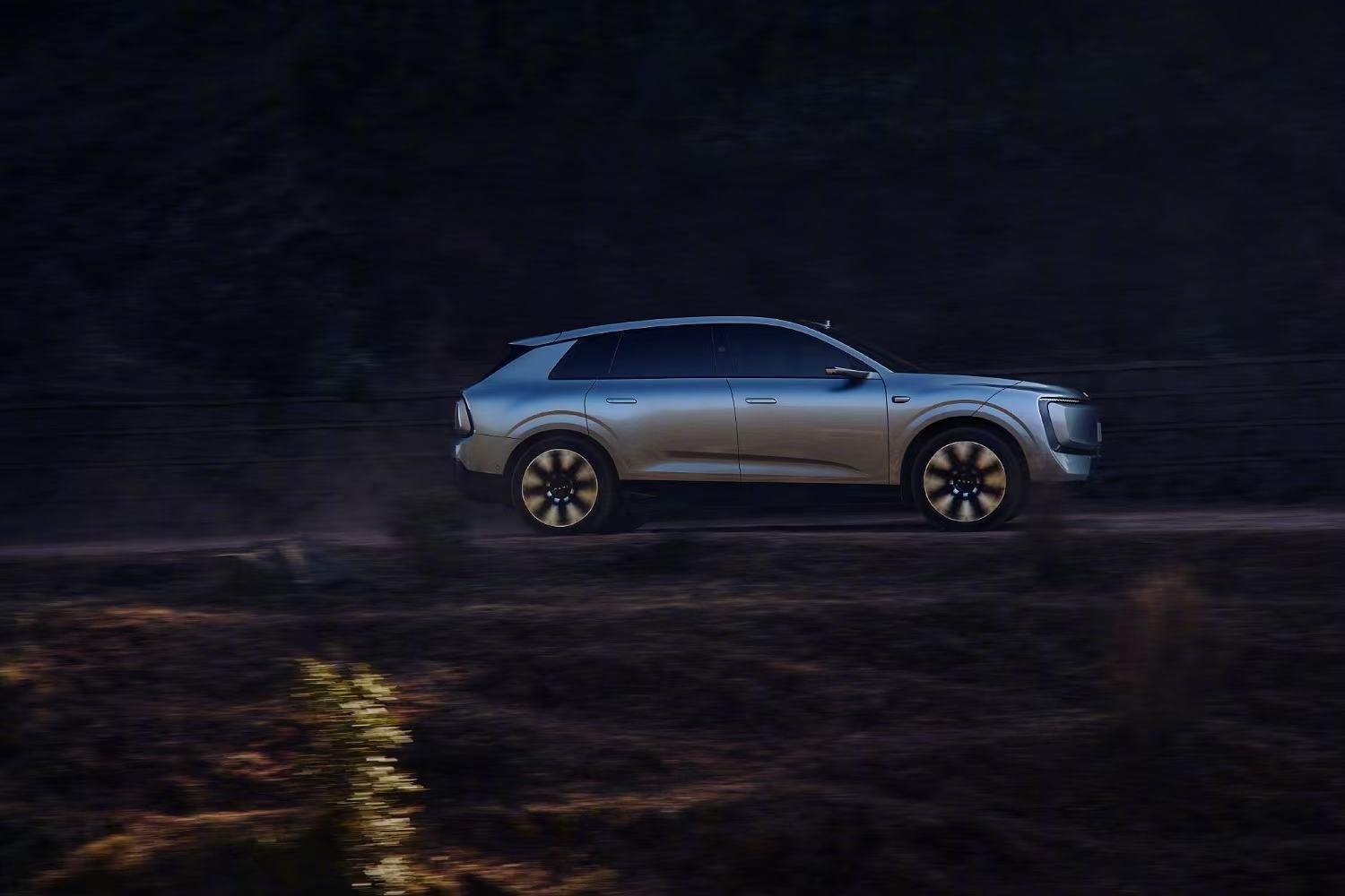 奥迪登顶亚洲山脊赛道最速SUV还没上市就炸圈！奥迪E7X以1分47秒93拿下亚洲