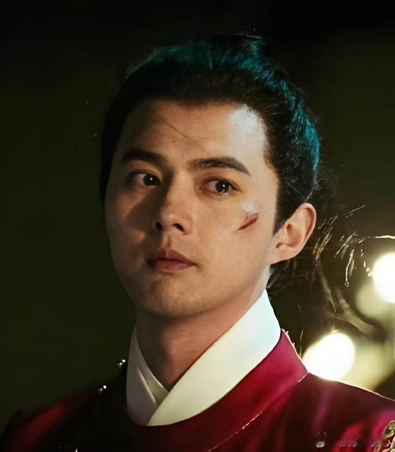 娱乐圈里，不火的明星处境有多可怜？且看 41 岁演员叶祖新的经历。一次直播中，因