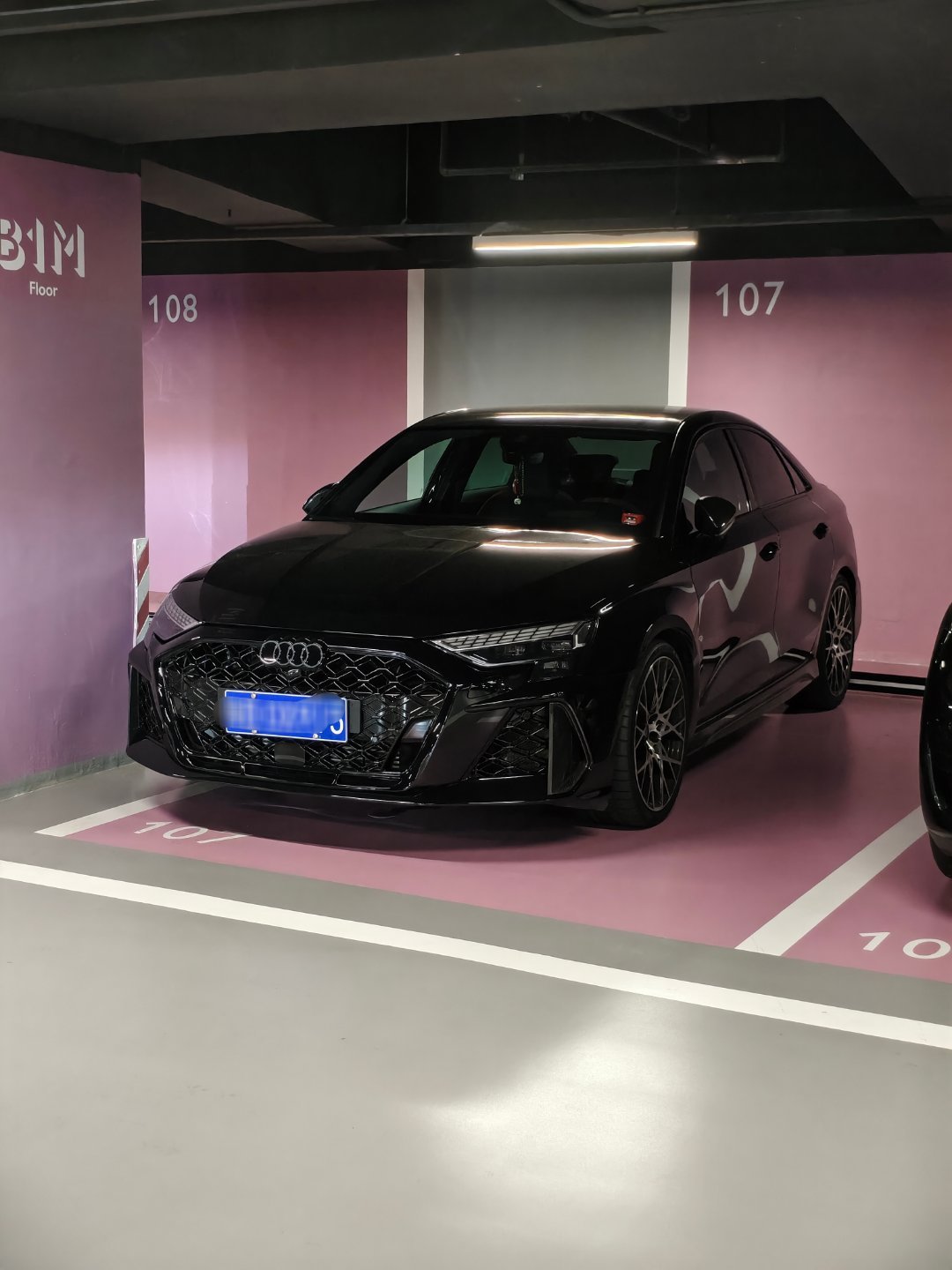 我次奥！还得是深圳啊！野生的平行进口的全新一代的RS 3三厢？！！大v聊车奥迪r