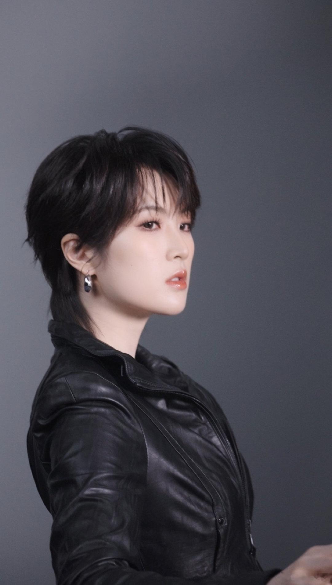 姚安娜代言华为 恭喜姚安娜解锁新代言！全新合作官宣太惊喜，短片造型又酷又有质感，