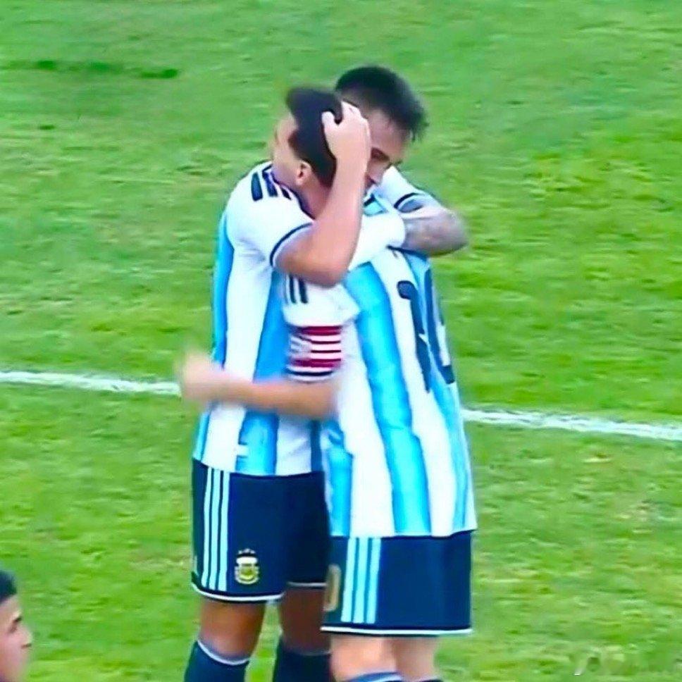 劳塔罗已经超越了克雷斯波 成为了阿根廷历史上第四射手 阿根廷历史最佳射手排名如下