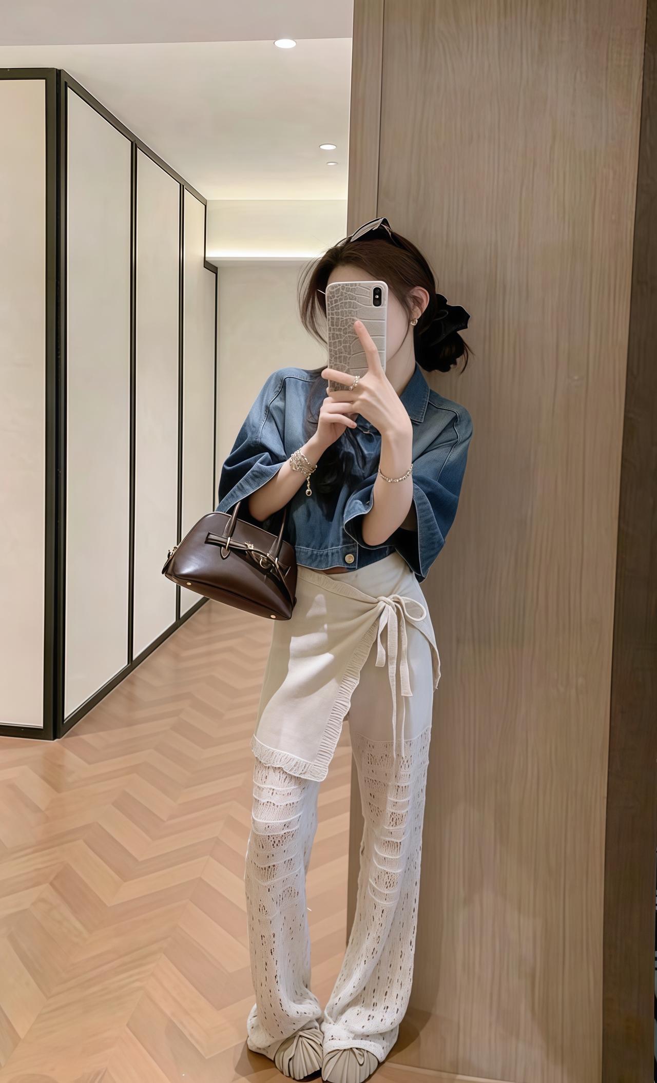 蓝色衬衫配阔腿裤超简约的 穿搭