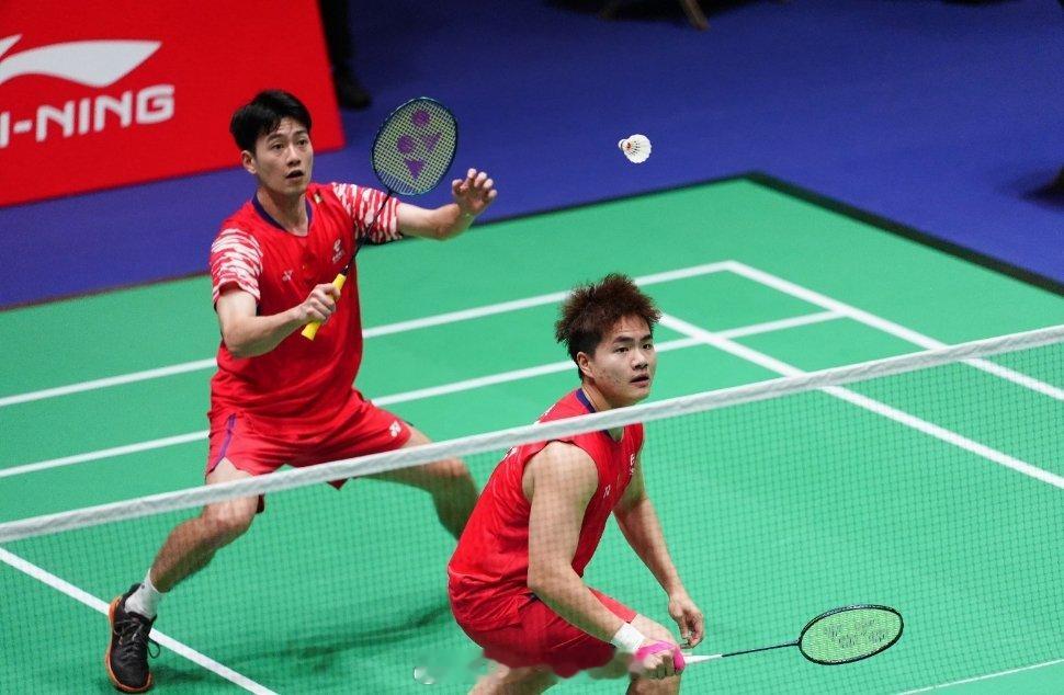 梁伟铿王昶1比2阿尔菲安菲克里2025年中国羽毛球大师赛，梁伟铿/王昶鏖战三局以