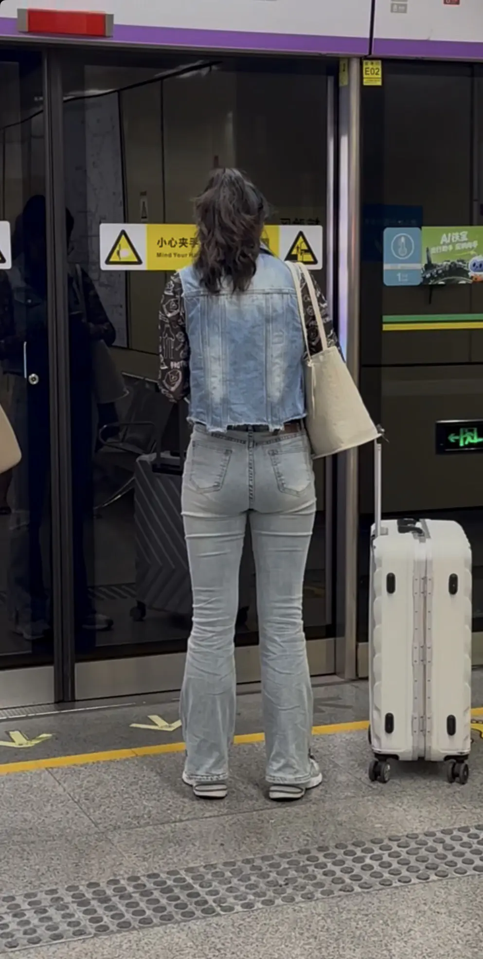 牛仔女孩 地铁ootd