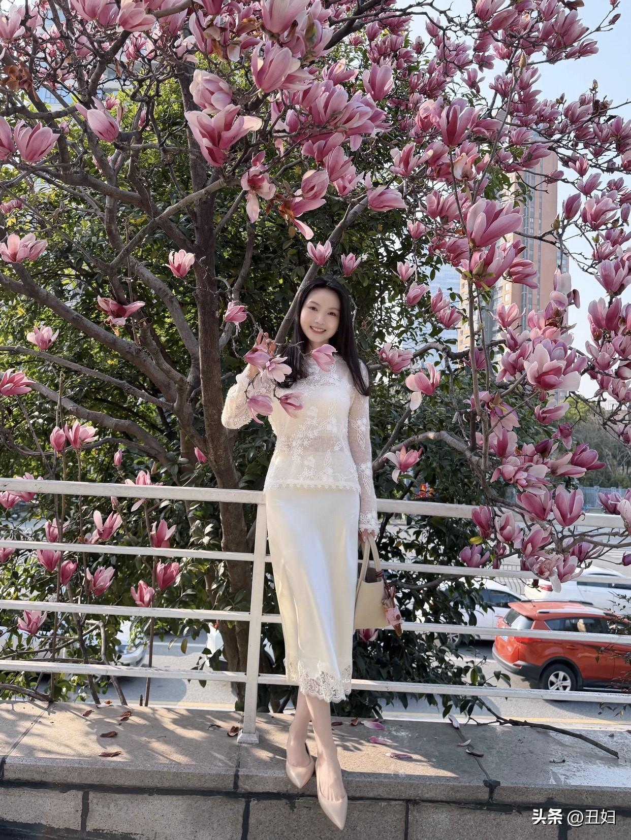 自信的女生同样散发着魅力，她们敢于展现自我，不被外界声音左右。比如谷爱凌，在赛场