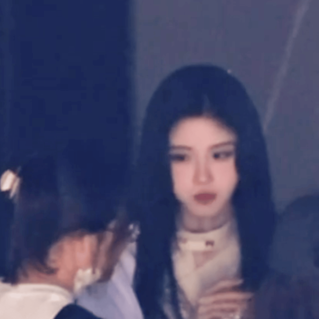 你鞠吃东西真的好萌好萌好萌 以前被狗仔偷拍吃火锅也是这样嚼嚼嚼整张脸都在手舞足蹈