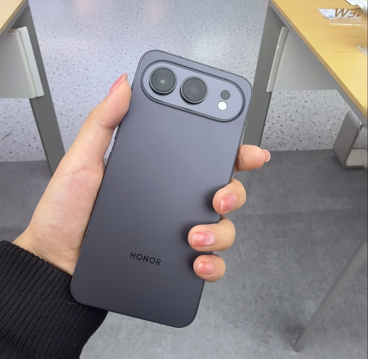 荣耀Air了属于是