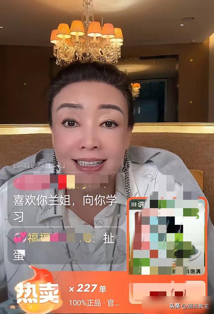 汪小菲刚被他妈夸完“有担当”，转头就在直播里公开切割，这操作就离谱。
老太太前