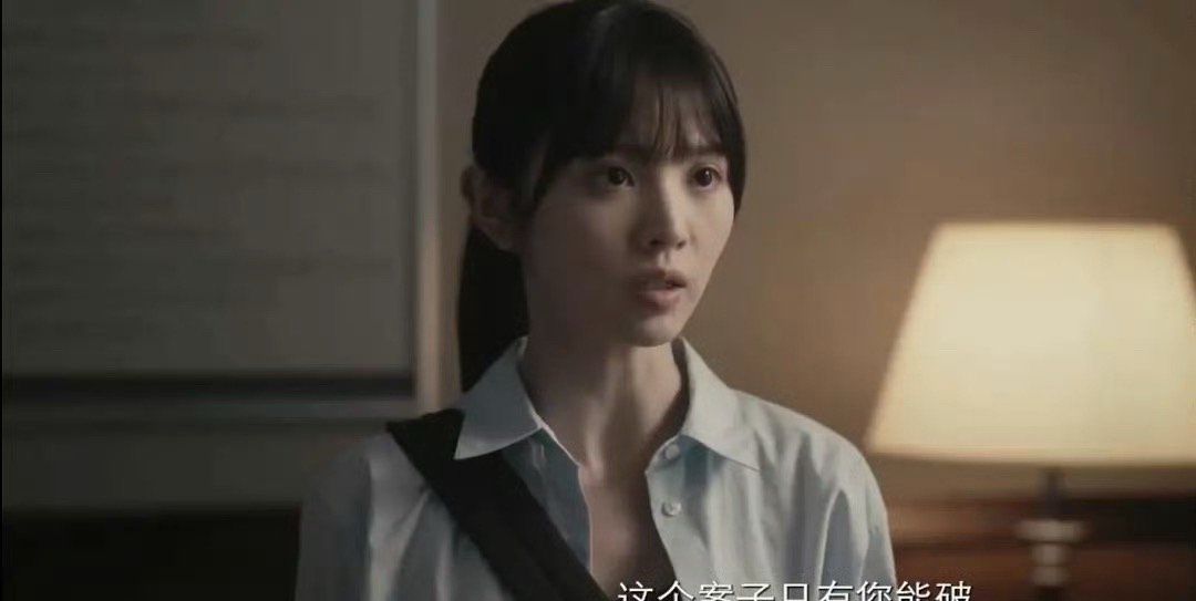 田曦薇的大眼也离不开浓妆啊，不过网友说：不是眼眶大小的问题 