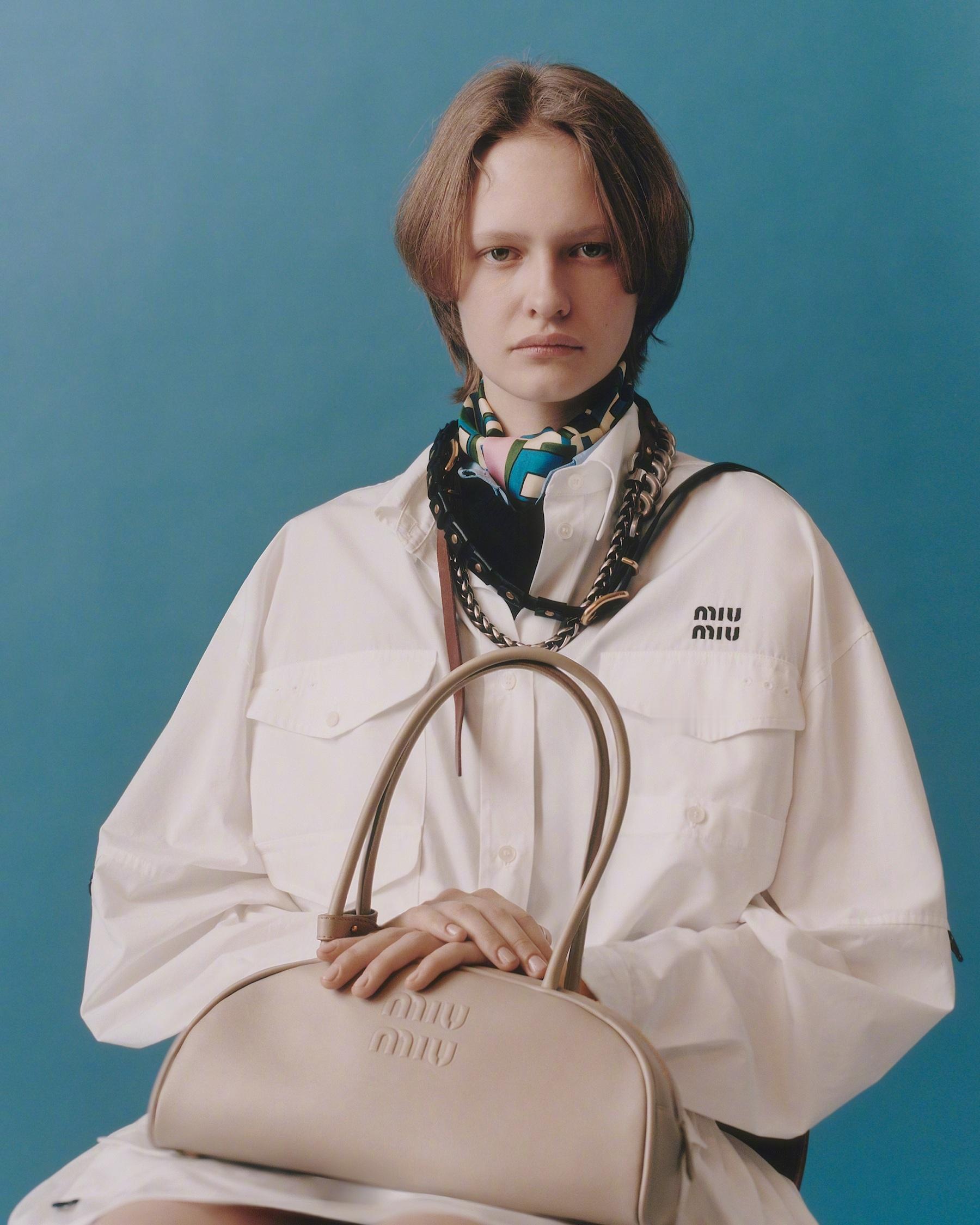 Miu Miu 2026 Prelude系列发布，该系列撷取工装与户外着装灵感，