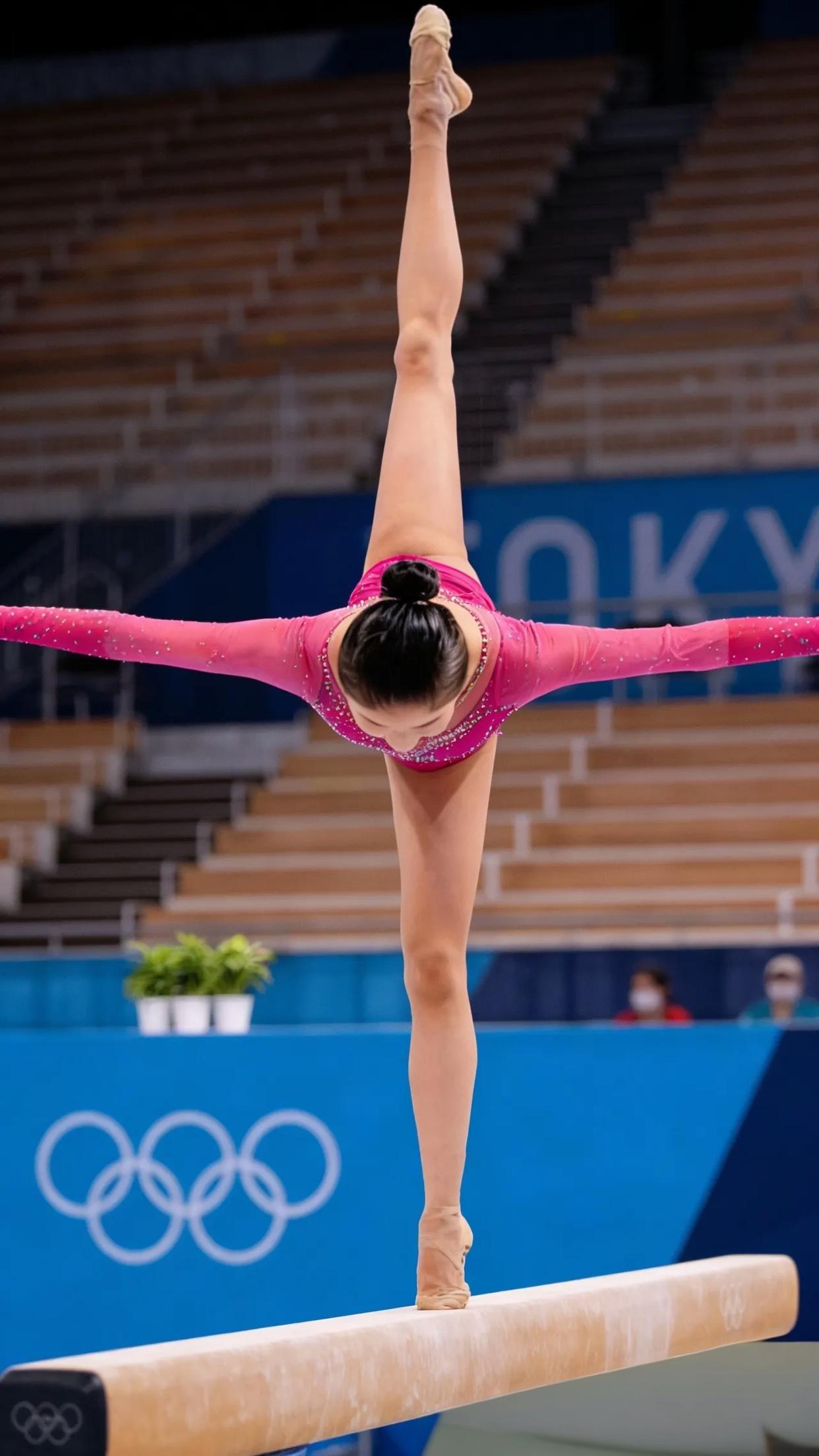 柔肢似柳步生花，赛场逐梦自芳华