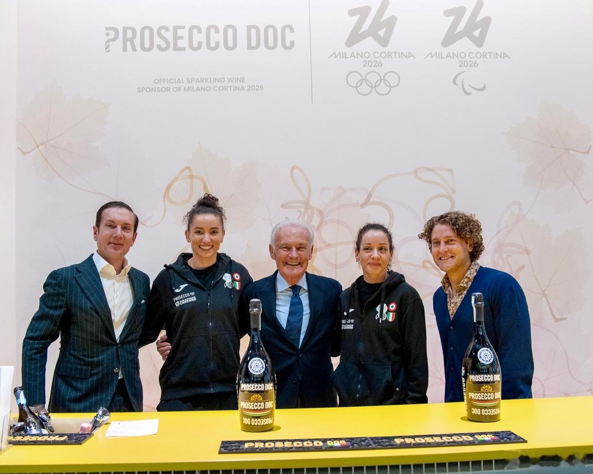 国际排坛动态科内利亚诺明天凌晨意甲女排联赛决赛第二场开始前，加比和德吉纳罗助阵普