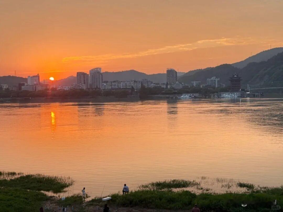 秋已逝，冬即至，愿岁月无忧，你我无恙！