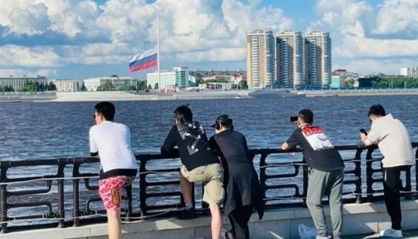 普京 一句“愿将免签转为永久性安排”，让不少人当场嗨了：“以后去 俄罗斯 说走就