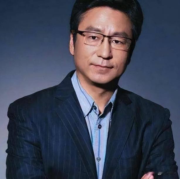 “逆袭不是奇迹，是把别人玩的时间都用来学习了。”整个高一高二，白岩松是老师眼中的