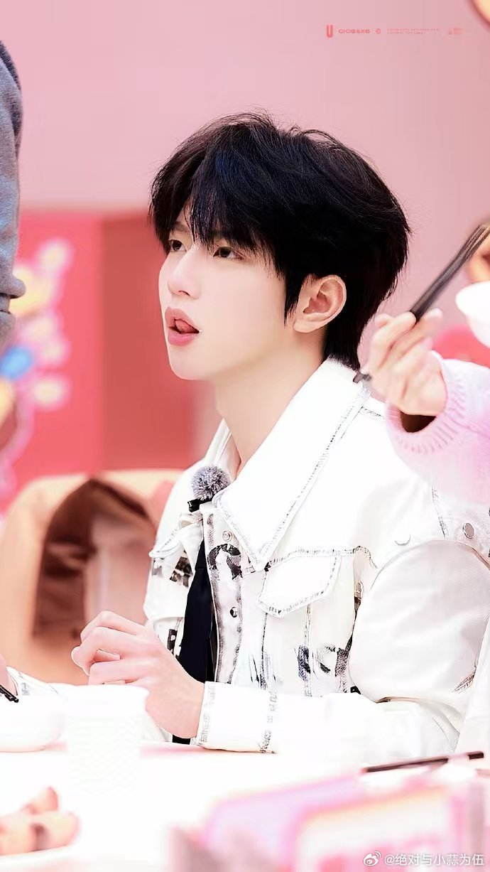 穆祉丞录综艺哭了穆祉丞被吓到腿软恐怖综艺对小朋友也太狠了！穆祉丞被吓到腿软还红了