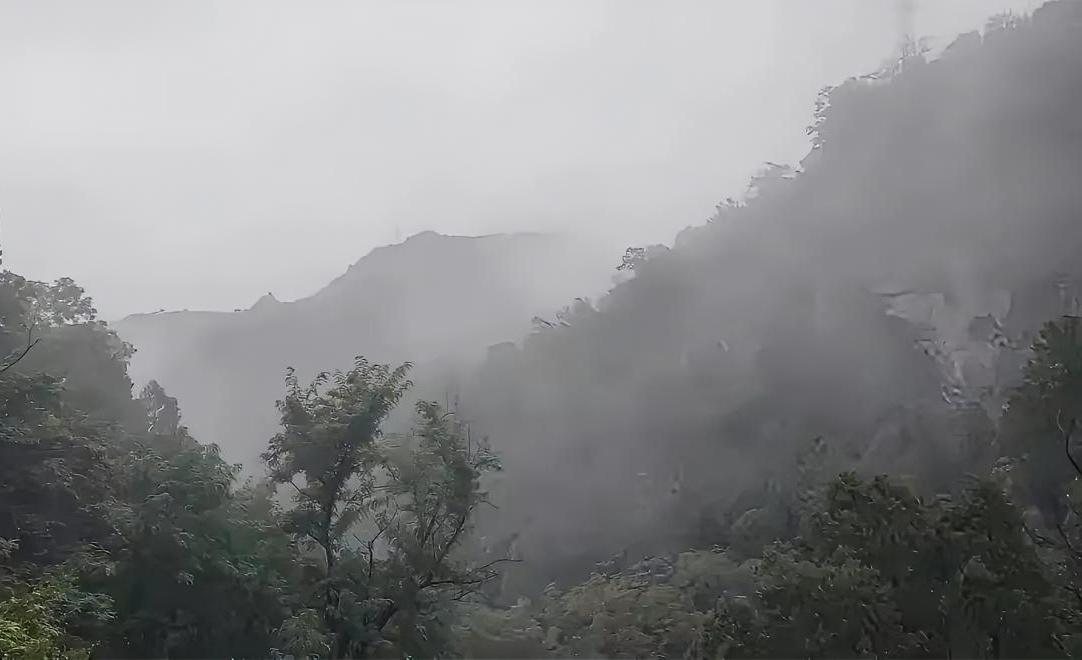 泪目！6 名退休老师去贵州旅游，突遇大雨，在一农户家躲雨，主人家做了 9 菜 1
