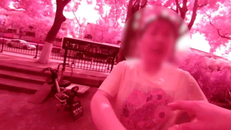 刚离婚的人真的太容易成为骗子的目标了。就像唐阿姨，3月刚离了婚，心里空落落的，在