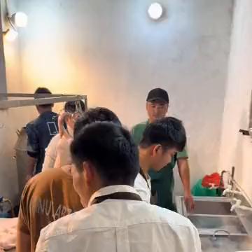 各地学员都在学习制作各种烧腊。