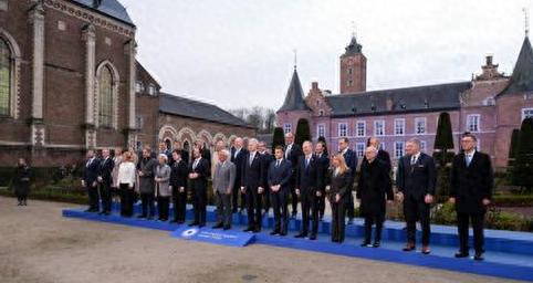 欧盟这波高端峰会，简直演成了大型尴尬现场，谁也没料到，搅局的不是什么重大分歧，而