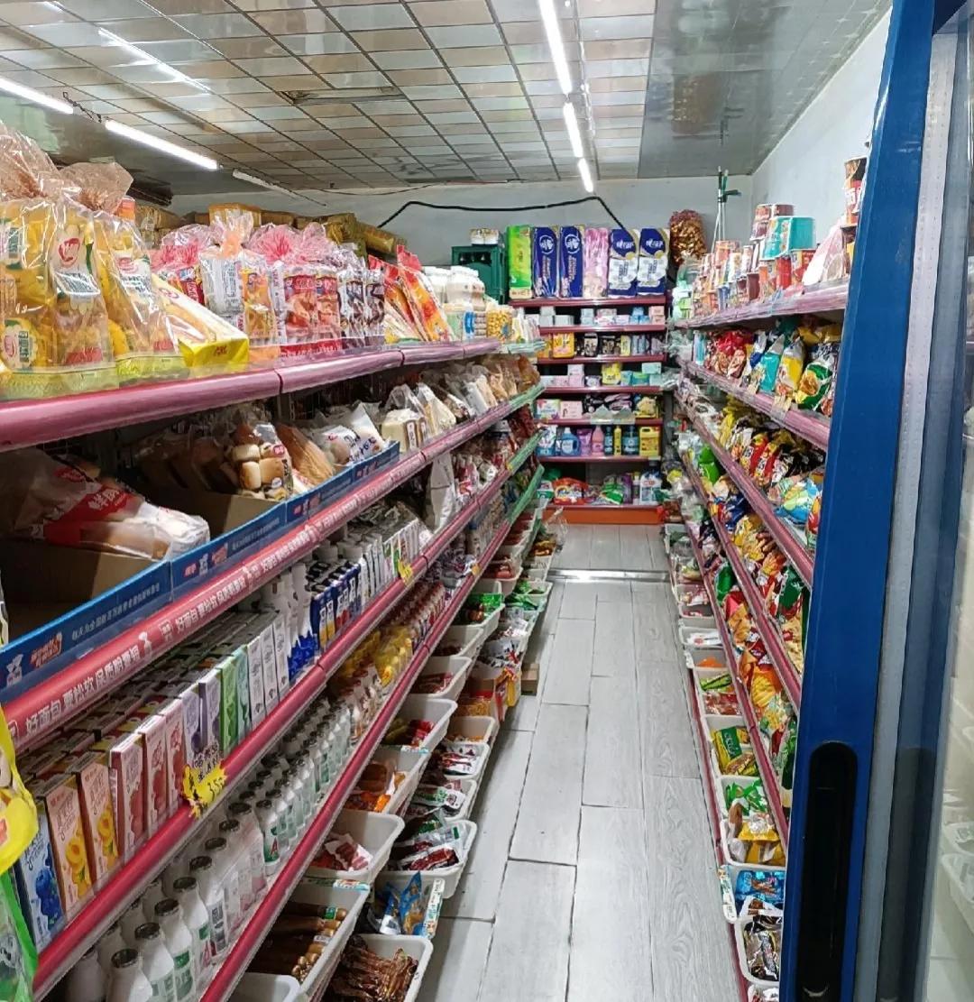 你发现没有食品的‘寒冬来了’。
面包的销路已不再如往昔那般顺畅，熟食柜台前的顾客