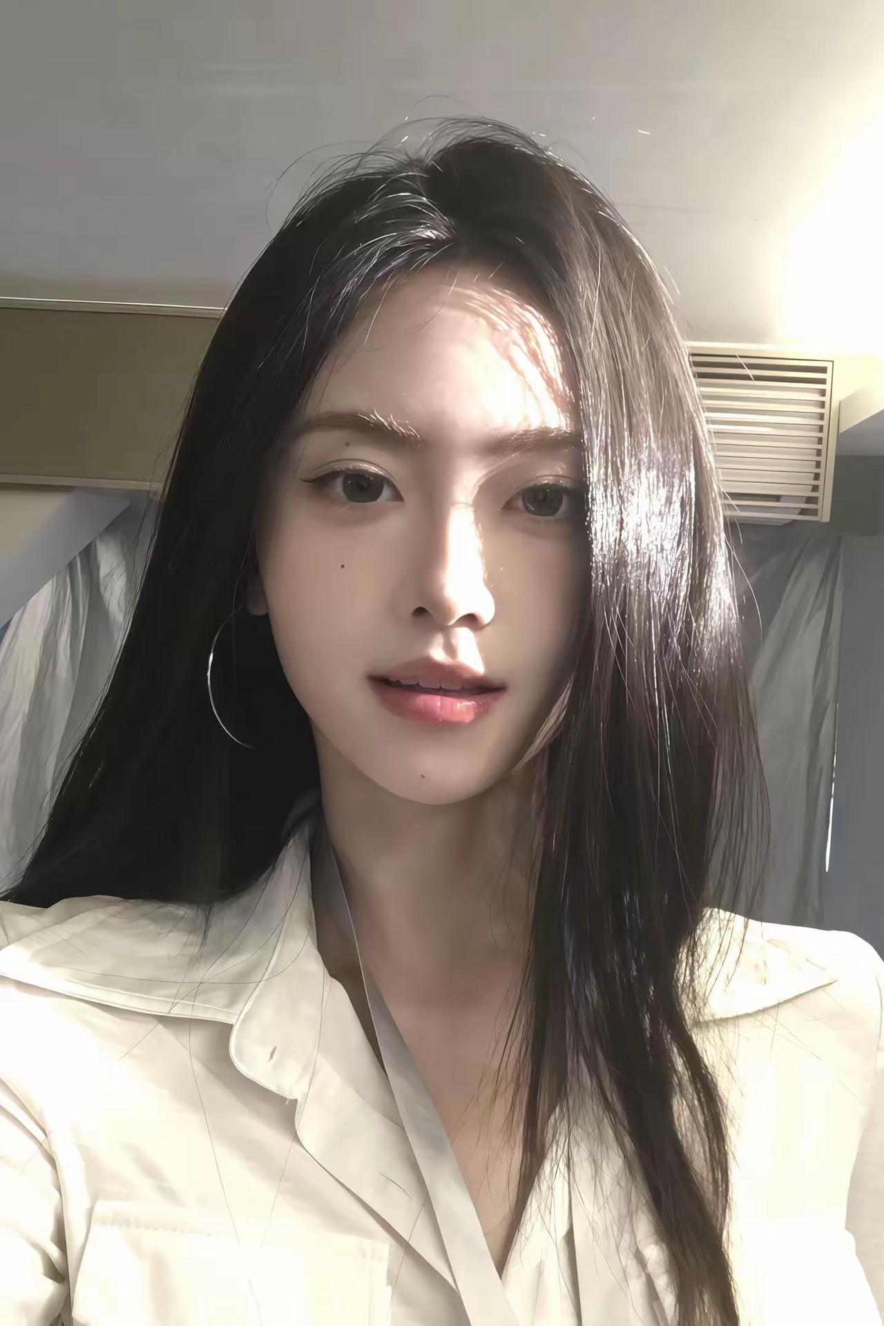 光影落在发梢，温柔藏在眉眼间，每一帧都是心动的模样✨温柔的光影中 柔光里的温柔感