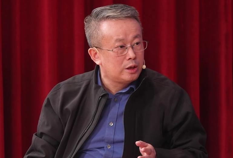 一大帮土生土长的中国专家，坐下来讨论咱们自己的文化和产业问题，现场压根没有外国人