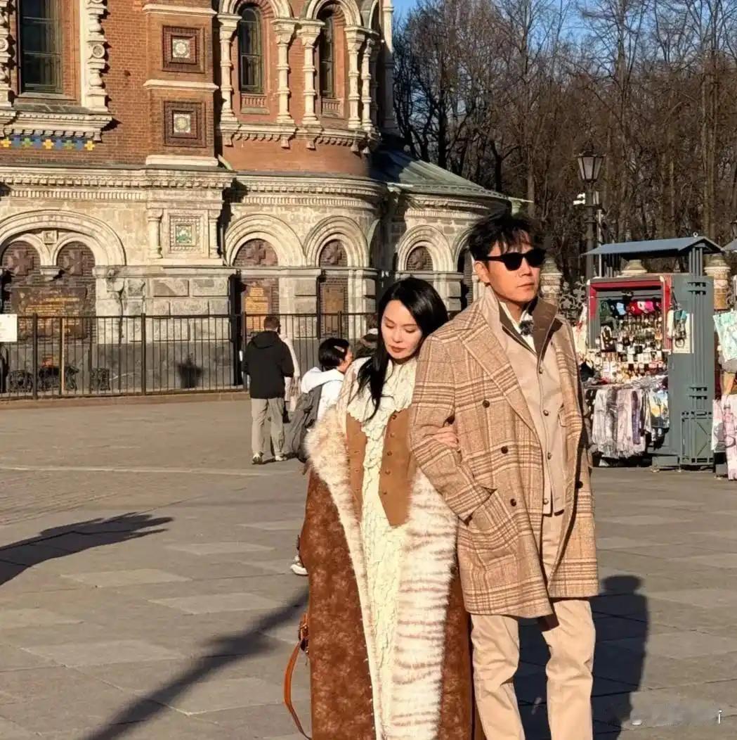 秦昊父母是儿子最好老师，伊能静公婆他们年轻时候，那时间工资都是发现金，他们两工资