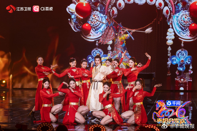 #国风不是刘宇的舒适区是统治区# 携手京剧演员方舒卓共同带来《刀马旦》！翎羽飞扬