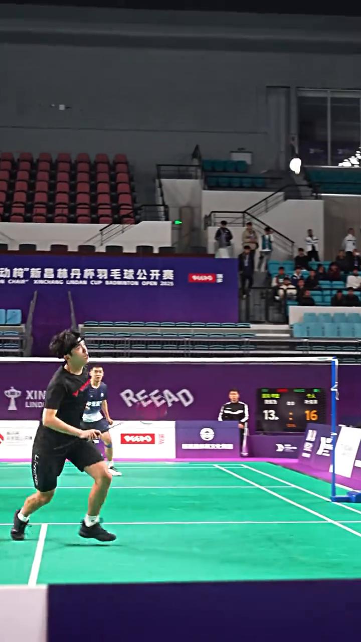 林丹杯经典战(上)。
叶舟洋。
抓住机会，此时比分：0：1。极限落点再拿一分，敢