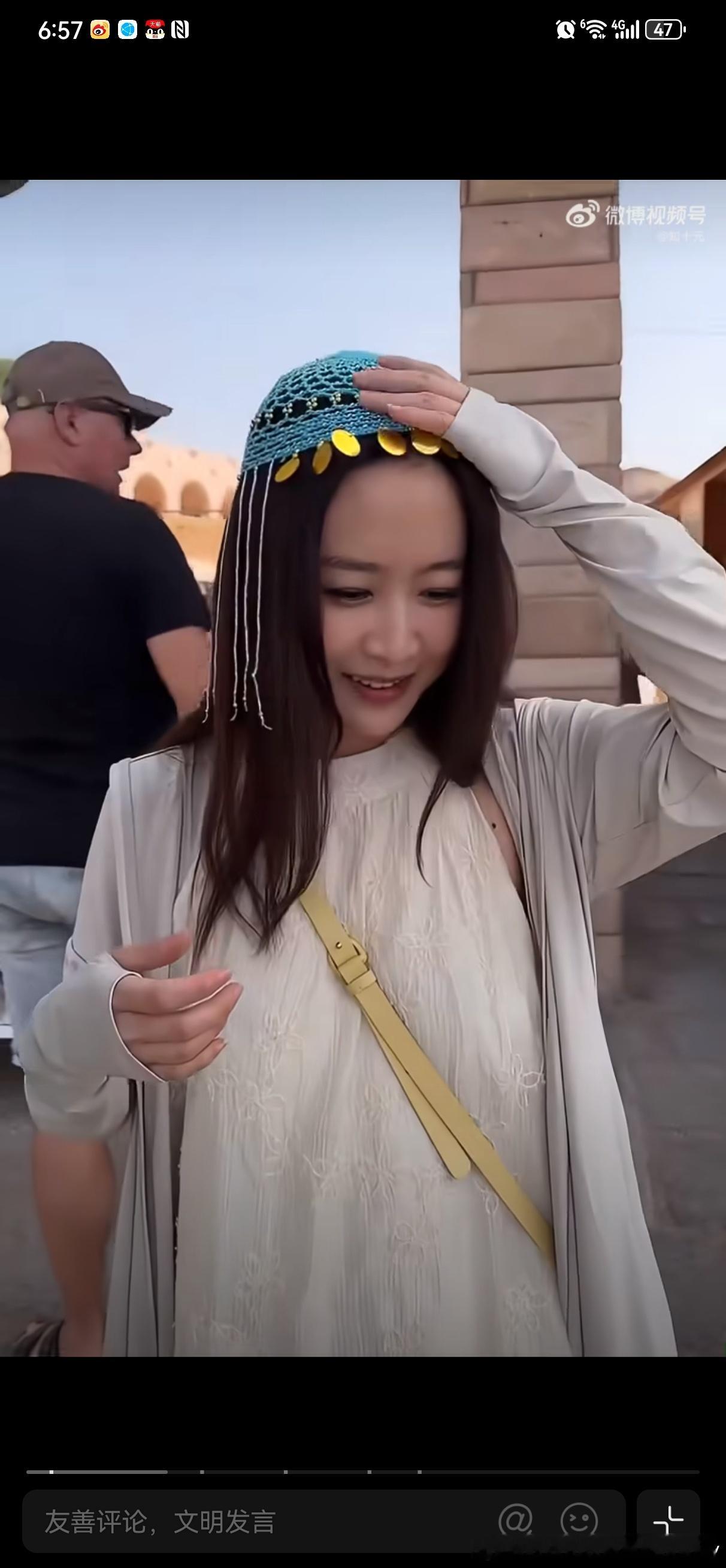 刘美含也戴不进去流苏珠帽第二个很合适啊，就是有尺寸大小问题。印象中这种帽子都做得