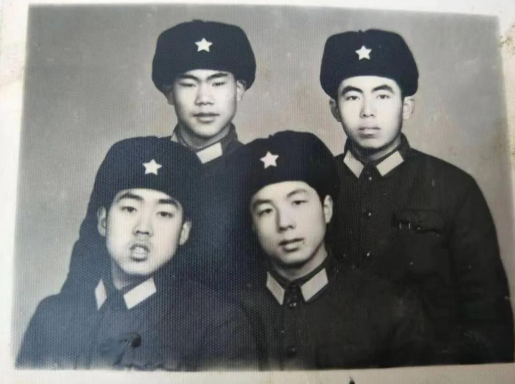 1976年，知青张连成不顾父母反对，娶了农村姑娘，10年后，带3孩子回来，谁知，