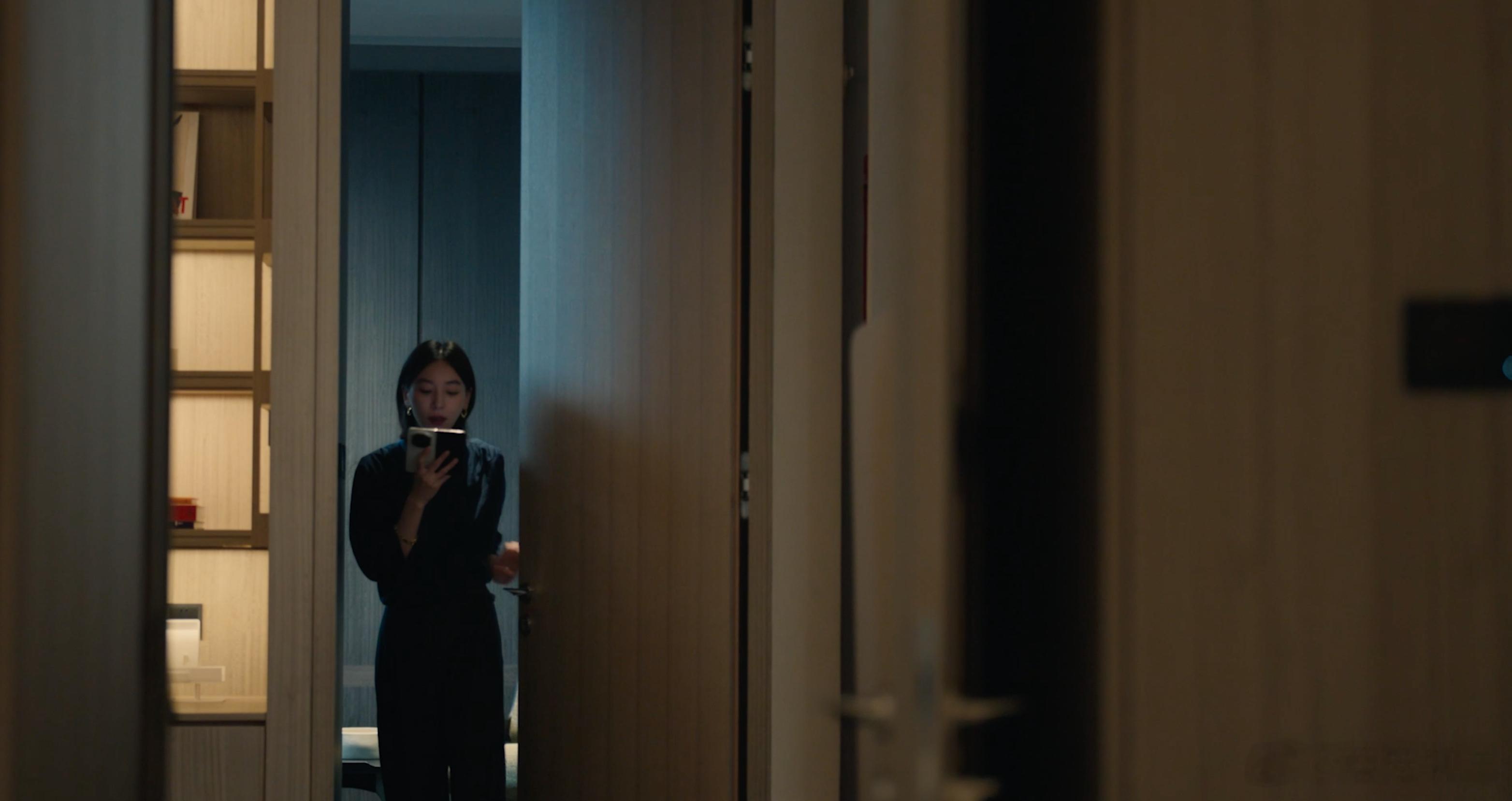 华为Mate X7的小艺，已经不是“语音助手”，而是“全能管家”了！视频里订票、