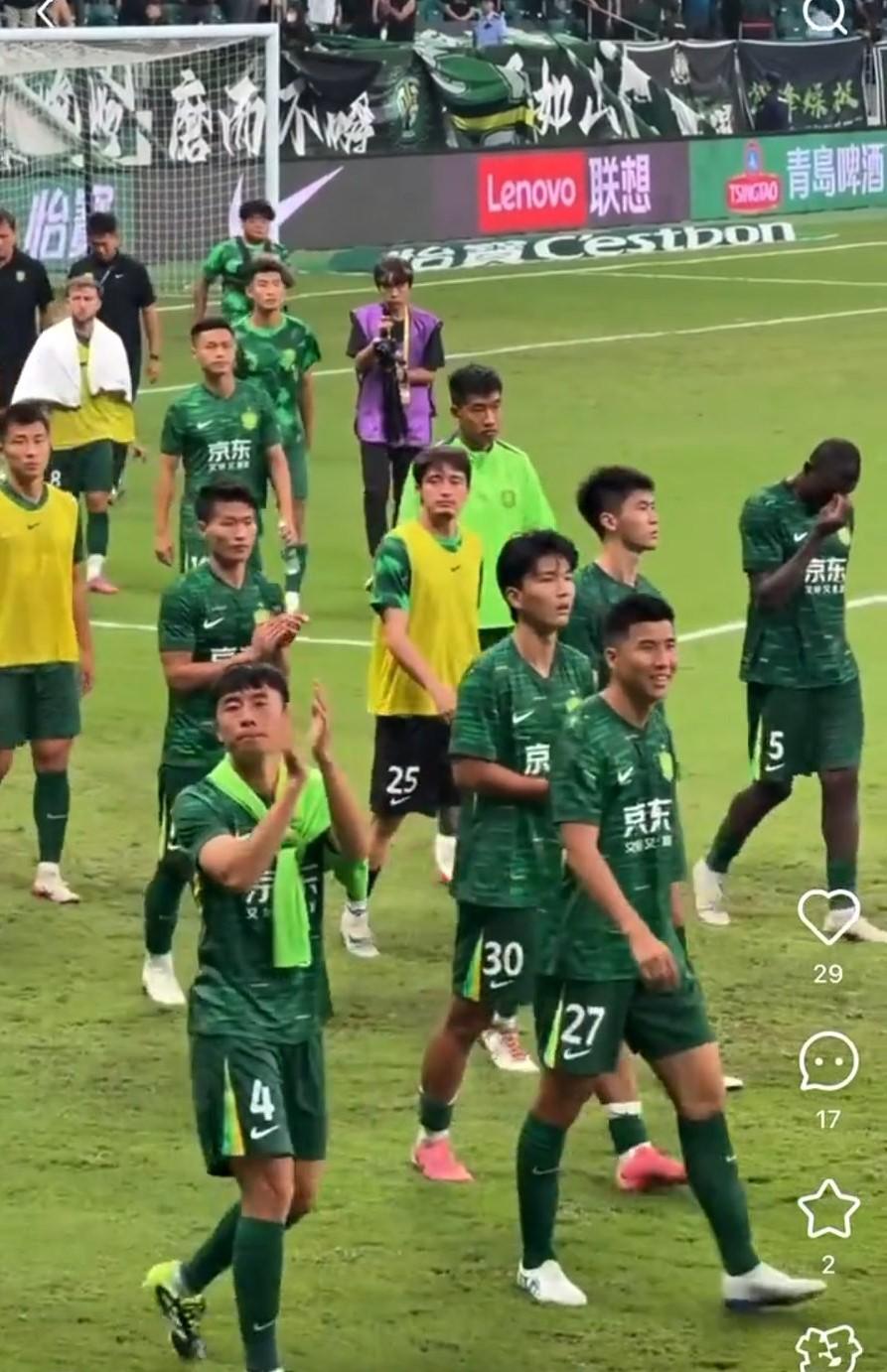 国安2-3不敌海港，全队死气沉沉，唯有王刚笑呵呵的！
国安主场输给海港，落后积分