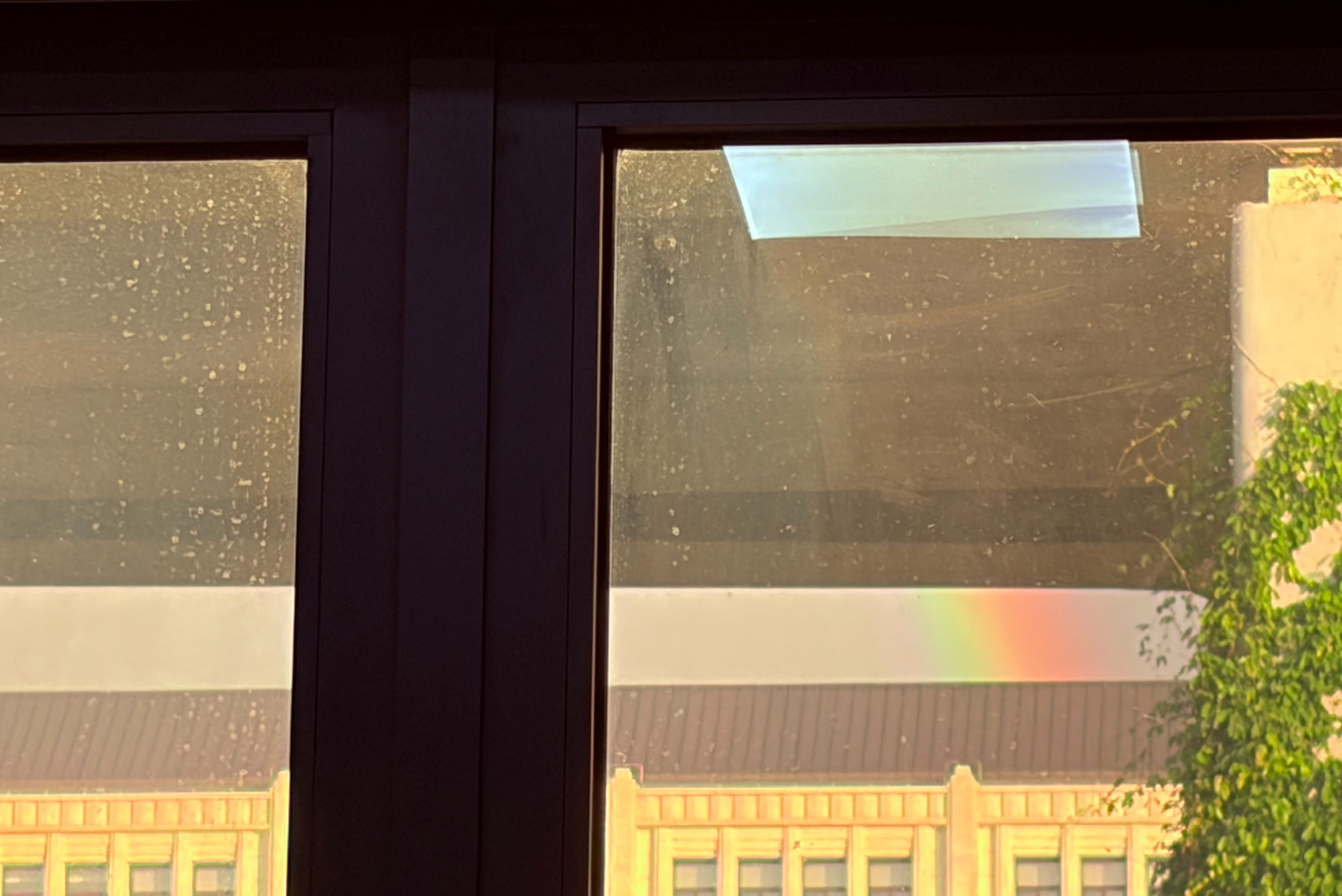 距离下班半小时看到了暴雨后的彩虹🌈明天一定会好运的吧🍀 