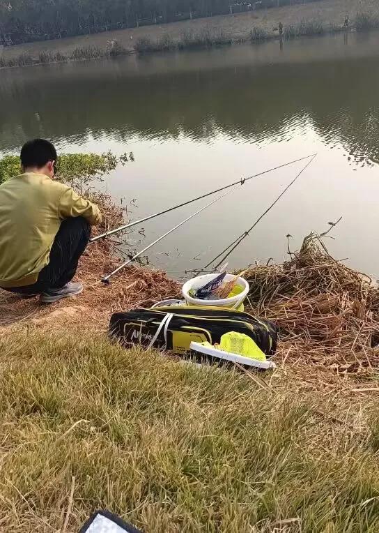 有点不解老公钓鱼
感觉他也没怎么钓上来过鱼，怎么还这么大瘾