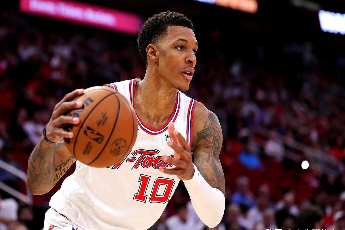 小贾也伤了？四大锋线就剩一个了！火箭队休赛期攒的锋线豪华套餐，如今只剩杜兰特孤军