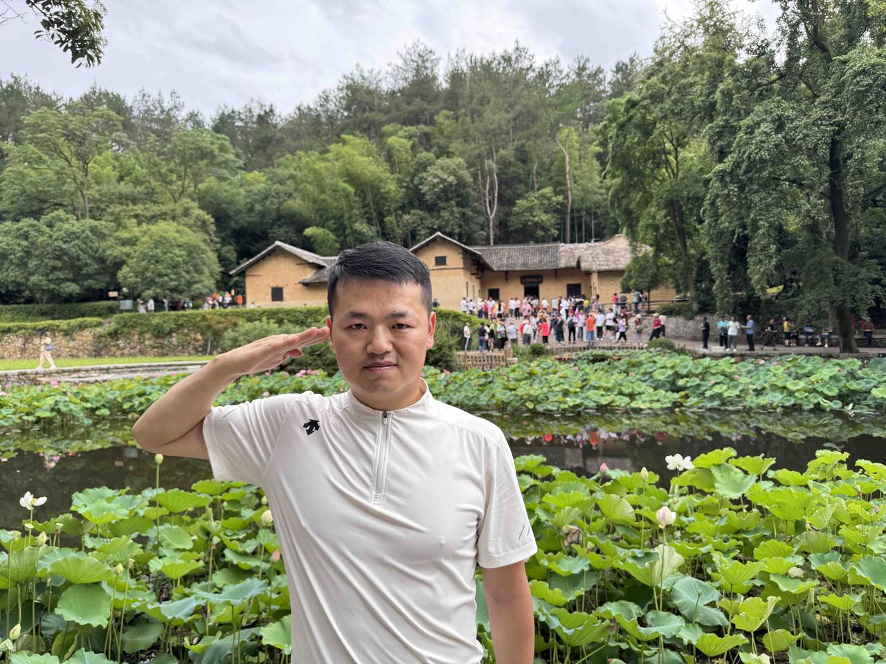 10月1号，祖国迎来76载华诞，必须祝祖国生日快乐，繁荣昌盛！
这一天，大街小巷