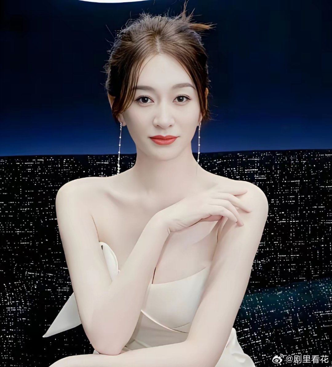 查了一下浪姐前6季的冠军原来年龄大的，挺有优势，不信你们看，第一季宁静，第二季那